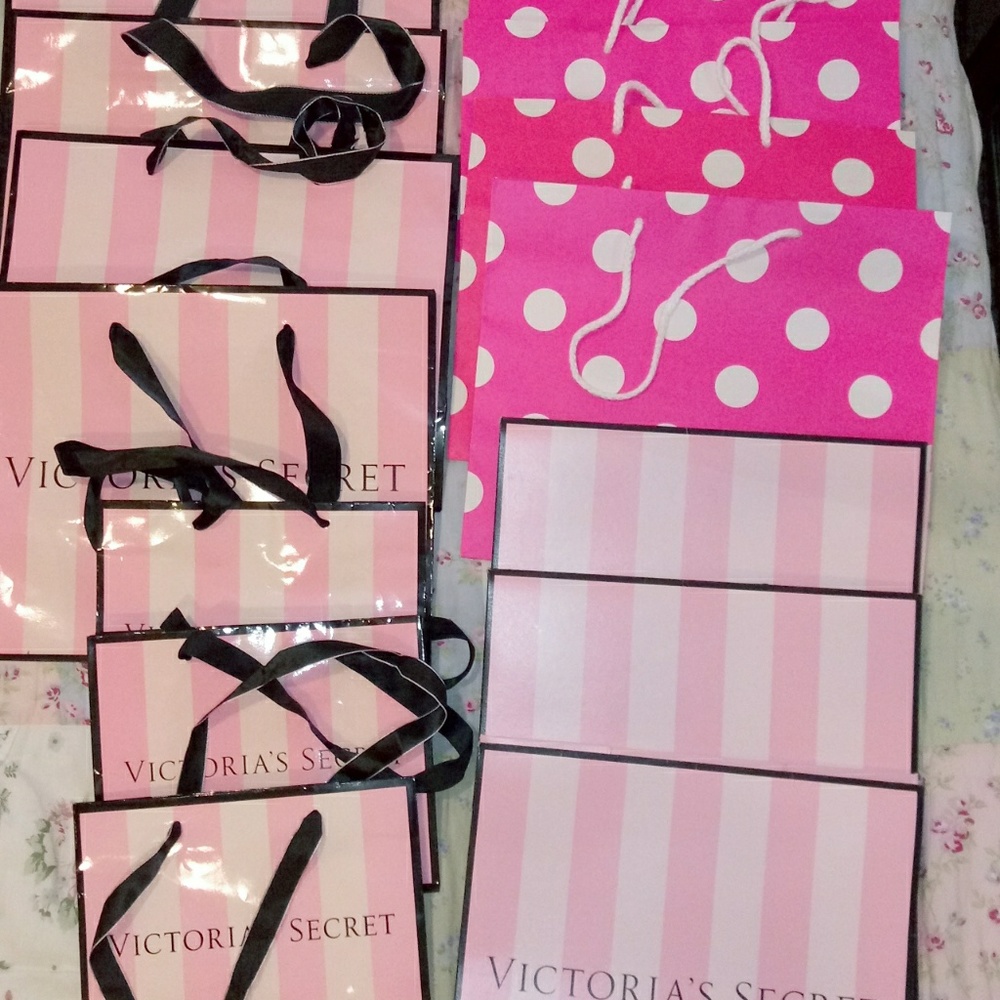 VS pink bundle bags have 11 bags 3 boxes